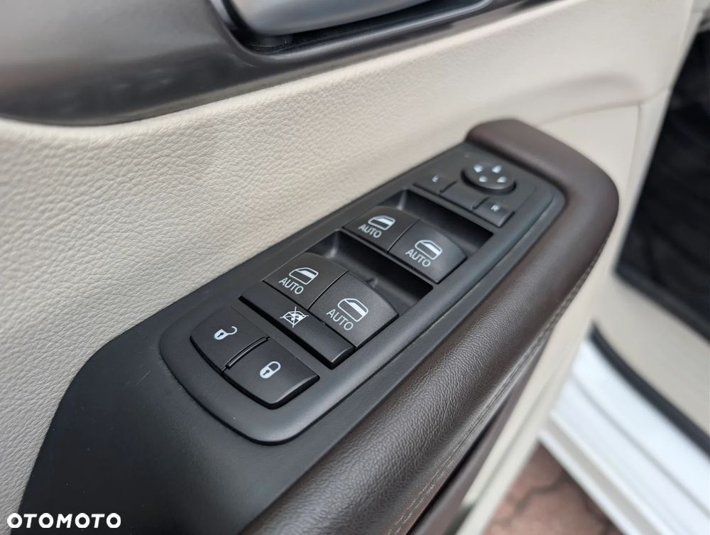 Chrysler Pacifica - 23