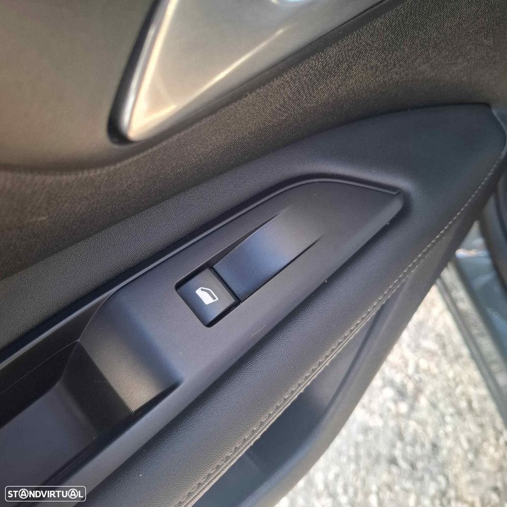 Peugeot 3008 1.5 BlueHDi Allure Pack — fotografia 42