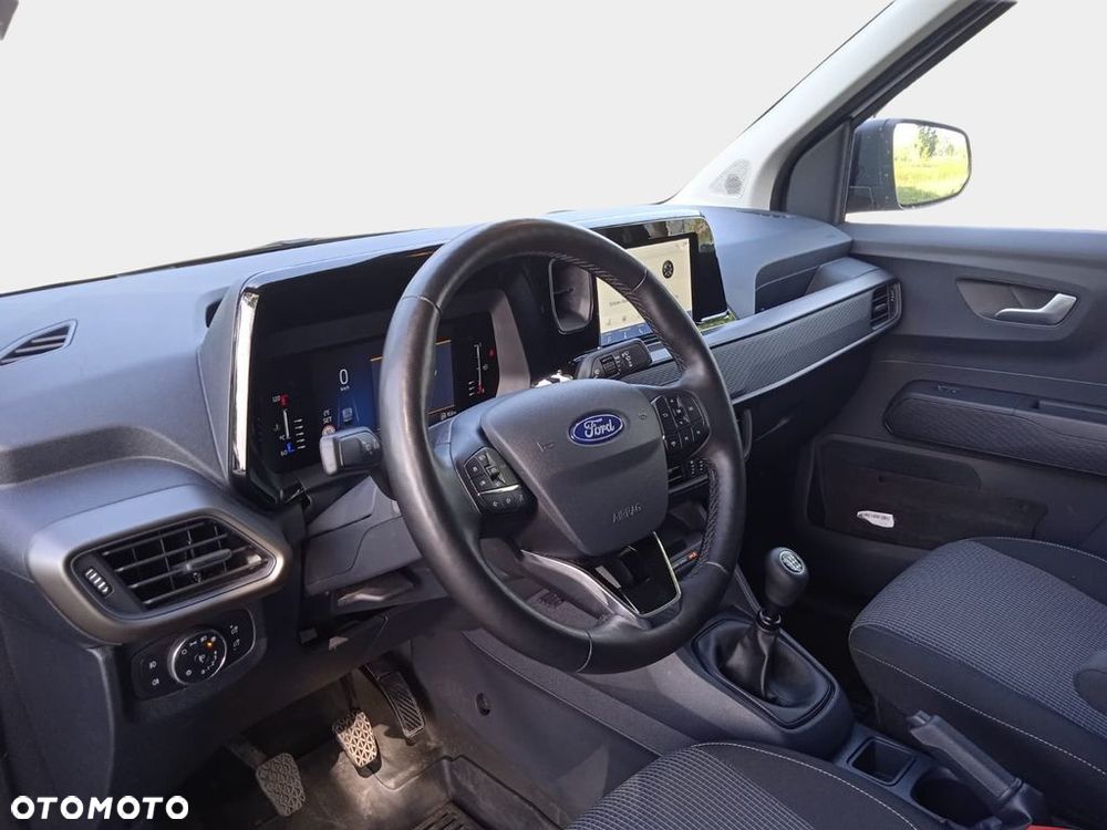 Ford Transit Courier - 13