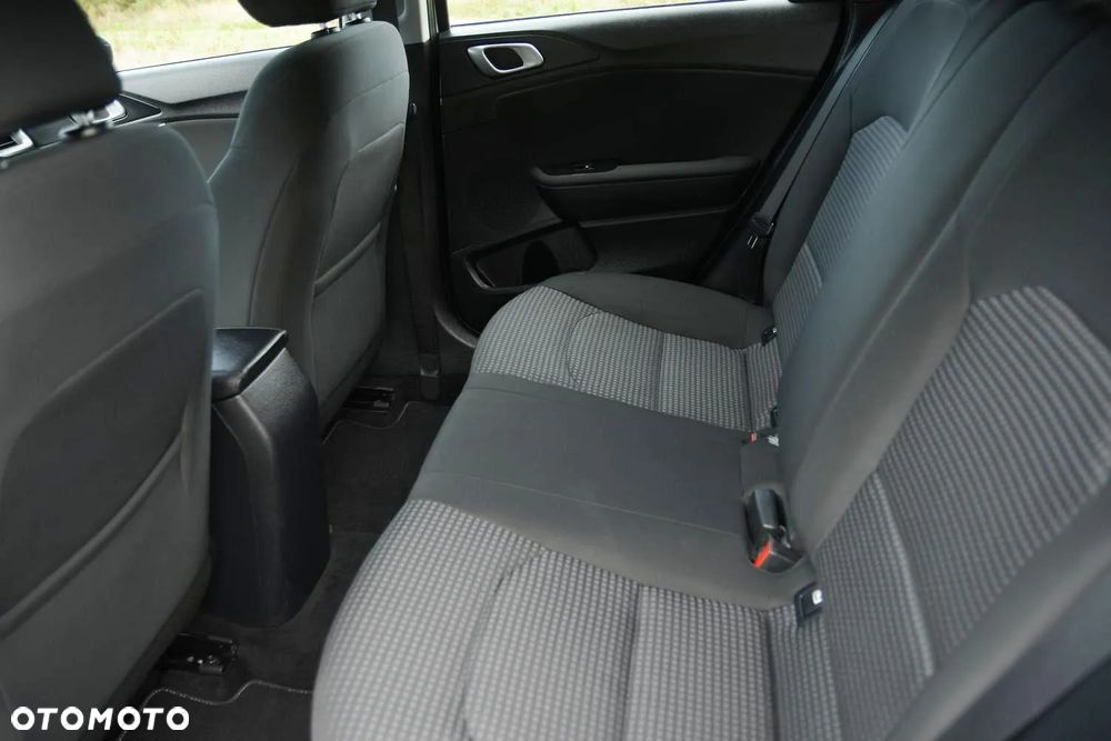 Kia Ceed - 22