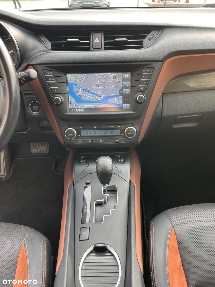 Toyota Avensis 2.0 Premium MS - 21