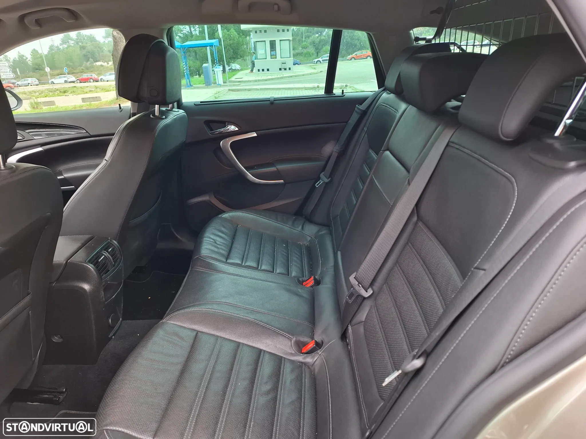 Opel Insignia Country Tourer 2.0 CDTi AWD S/S - 10