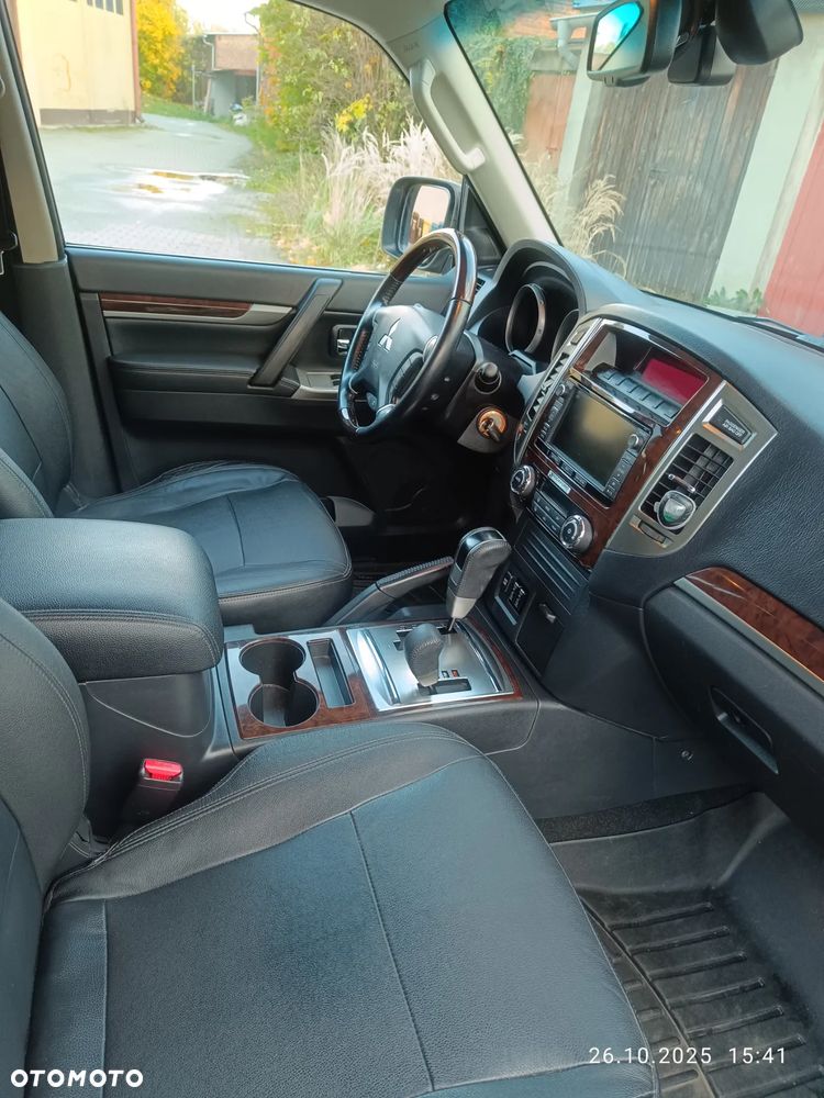 Mitsubishi Pajero - 28