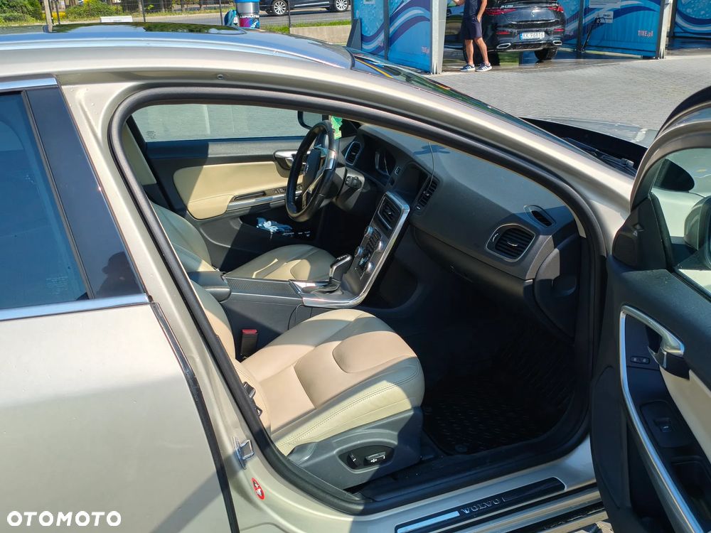 Volvo V60 T5 Drive-E Momentum - 9