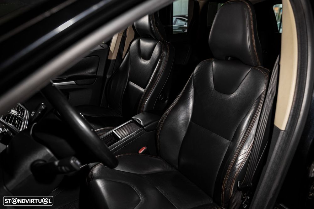 Volvo XC 60 D5 Momentum Geartronic - 14