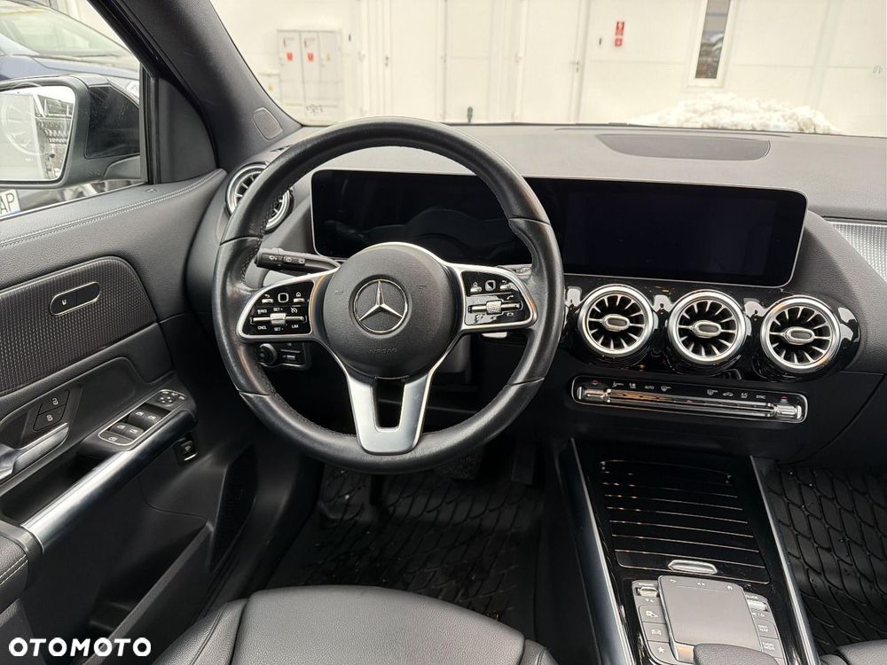 Mercedes-Benz GLA - 11