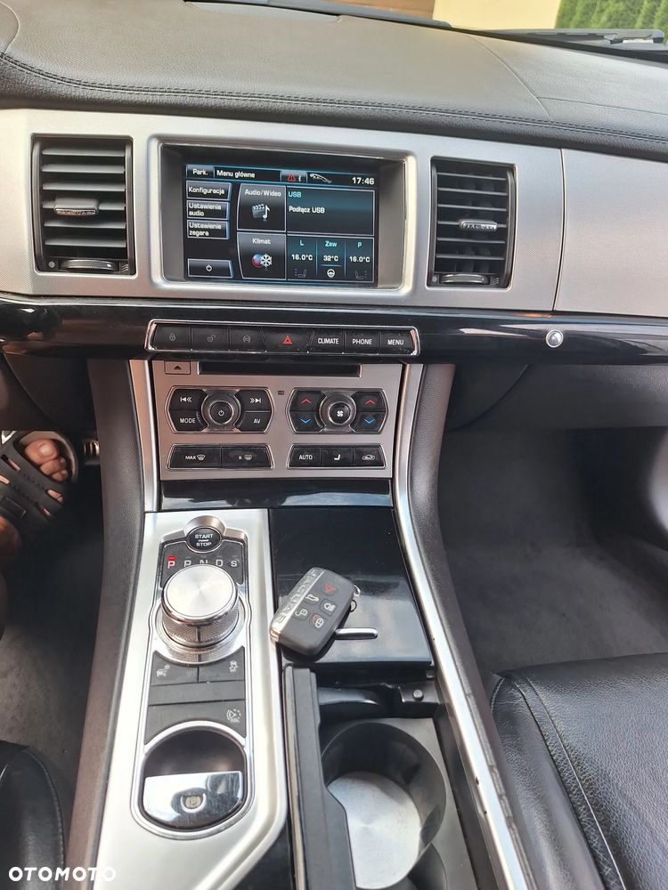 Jaguar XF 2.2 D Premium Luxury - 7