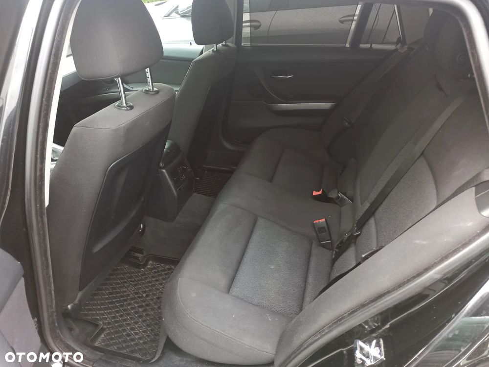 BMW Seria 3 318i - 5