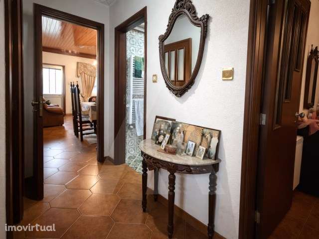 Moradia T3 na Branca com jardim excecional com grande potencial - Grande imagem: 3/17