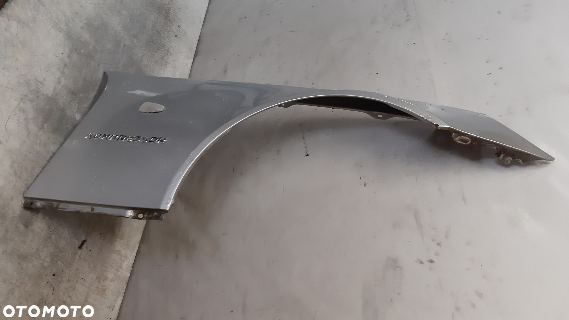 * BŁOTNIK PRZÓD PRAWY MERCEDES R170 SLK PRZEDLIFT  SREBRNY C744 - 2