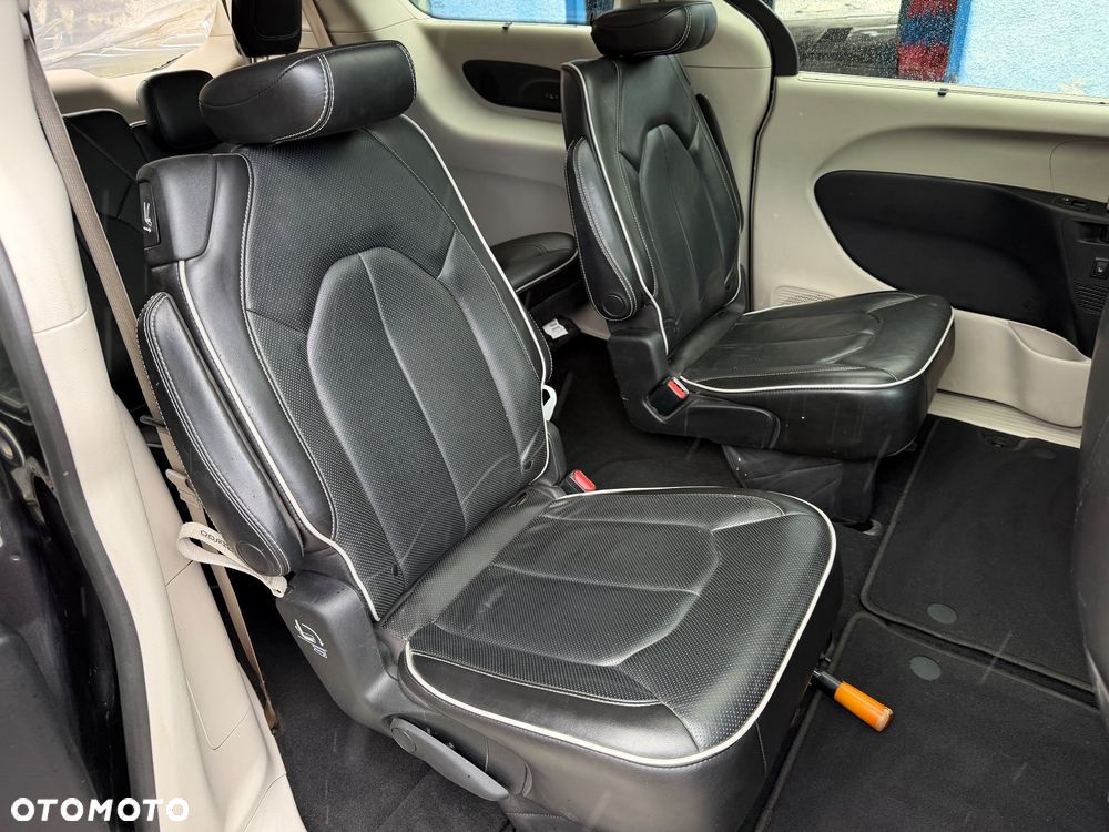 Chrysler Pacifica - 31