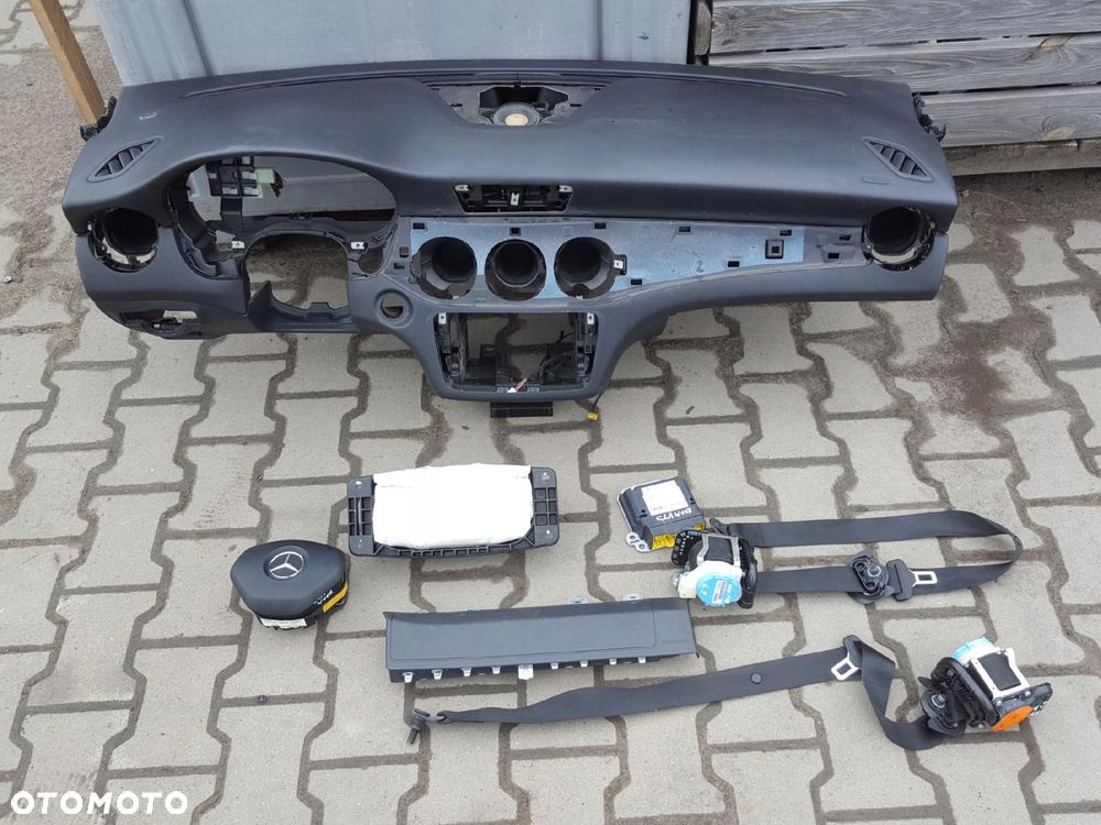 MERCEDES CLA W117 13-16r DESKA ROZDZIELCZA KONSOLA PASY PODUSZKI AIRABG - 1