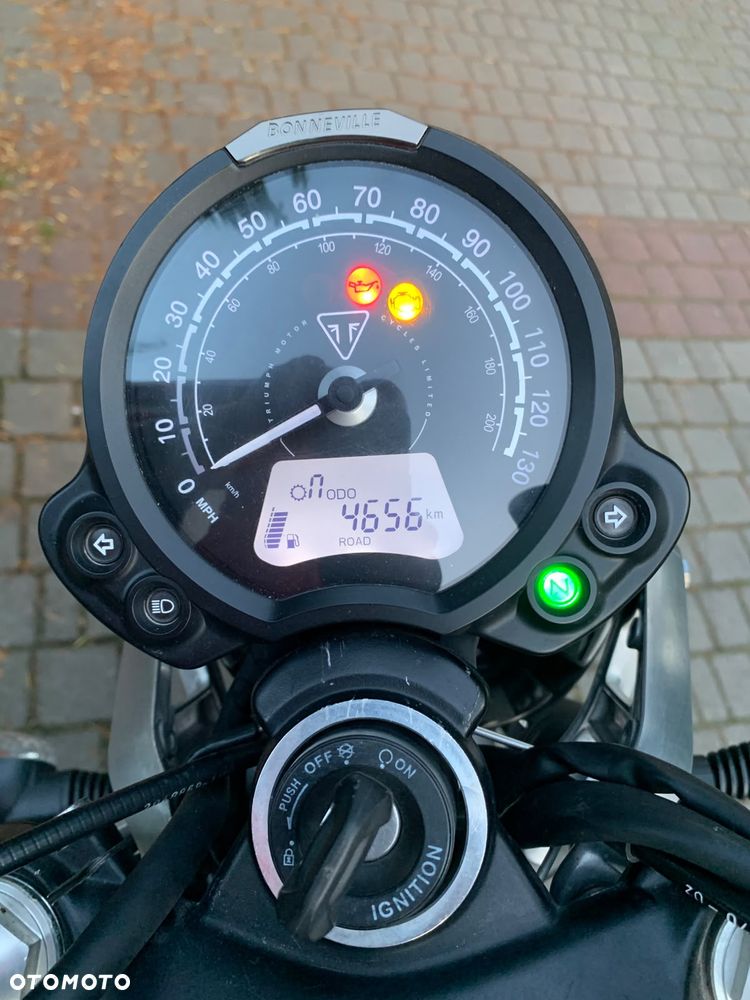 Triumph Street Twin - 2