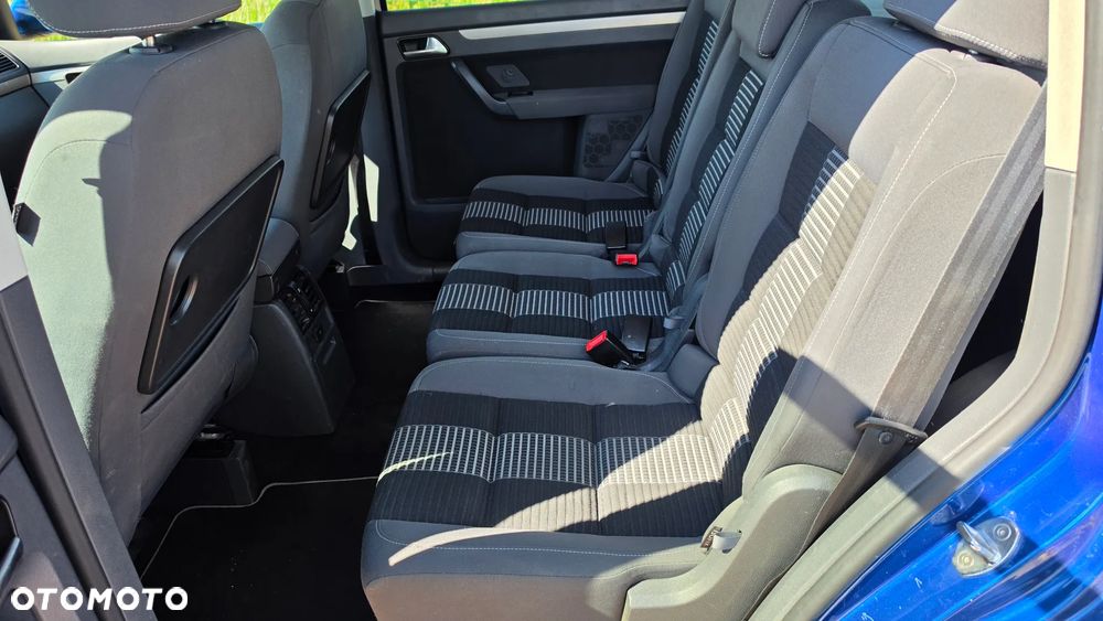 Volkswagen Touran 2.0 FSI Highline - 13