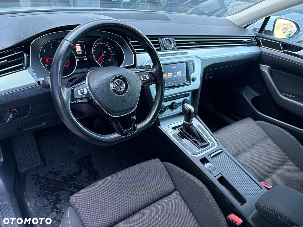 Volkswagen Passat - 11