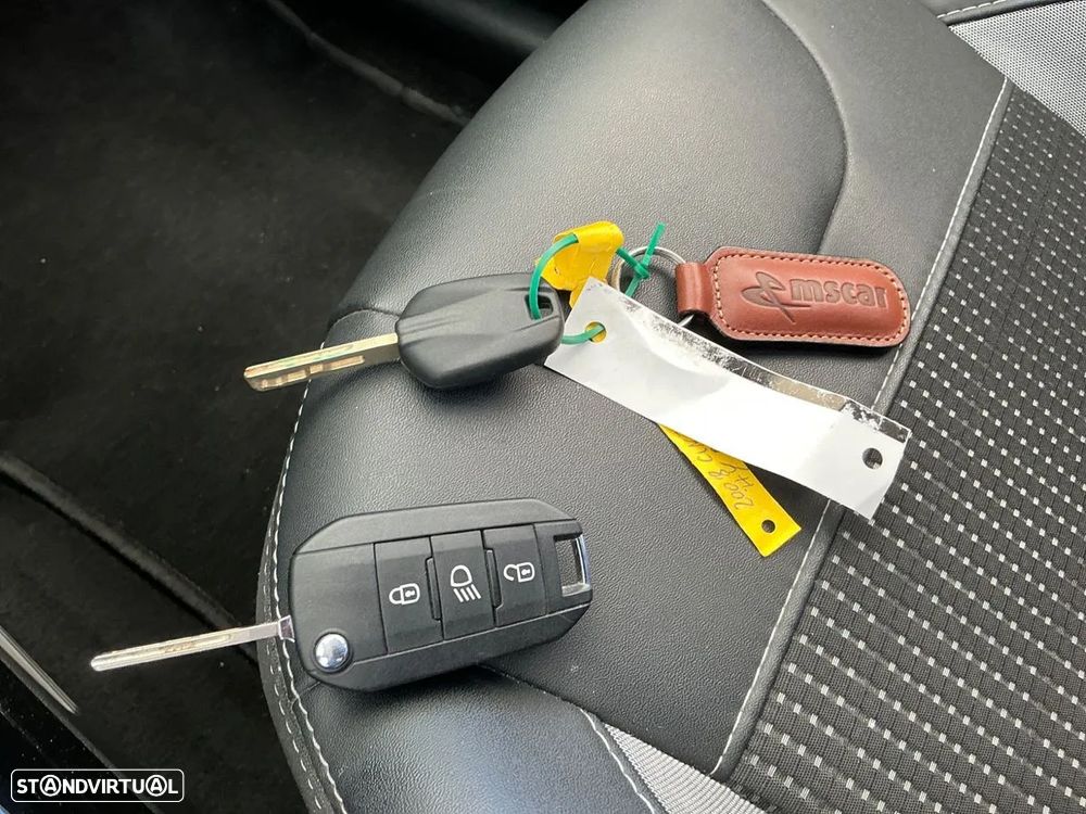 Peugeot 2008 1.2 PureTech Allure EAT6 - 16