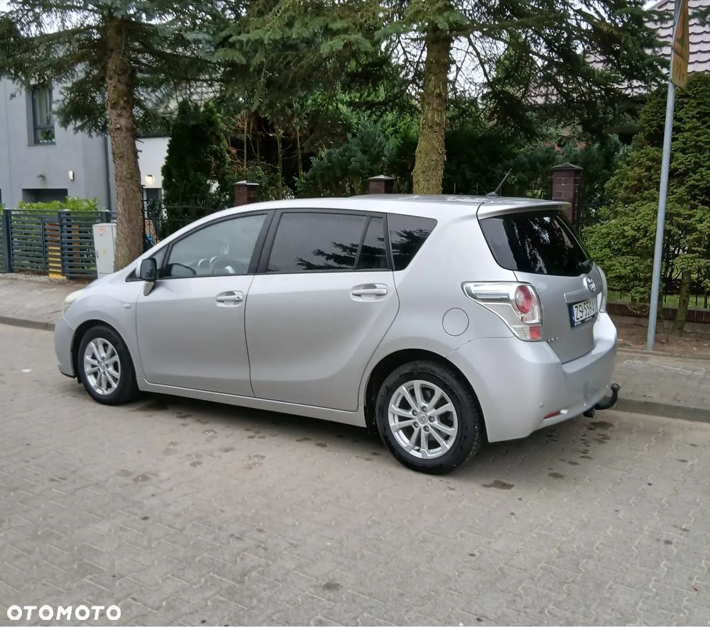 Toyota Verso 2010 photo 2