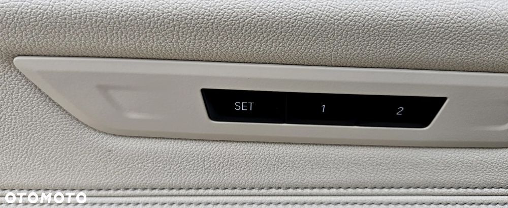 BMW Seria 5 520d xDrive Touring Luxury Line - 36