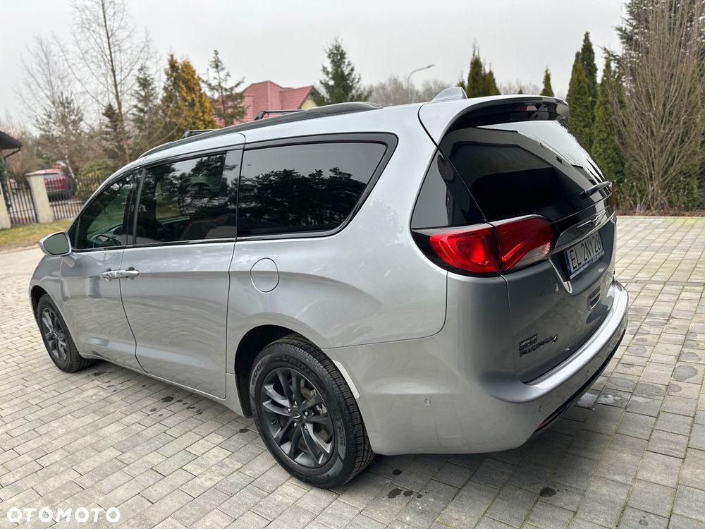 Chrysler Pacifica - 6