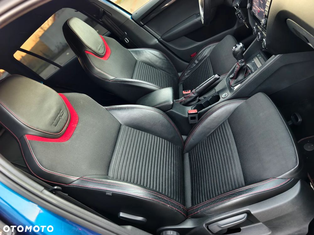 Skoda Octavia 2.0 TDI DSG RS - 22