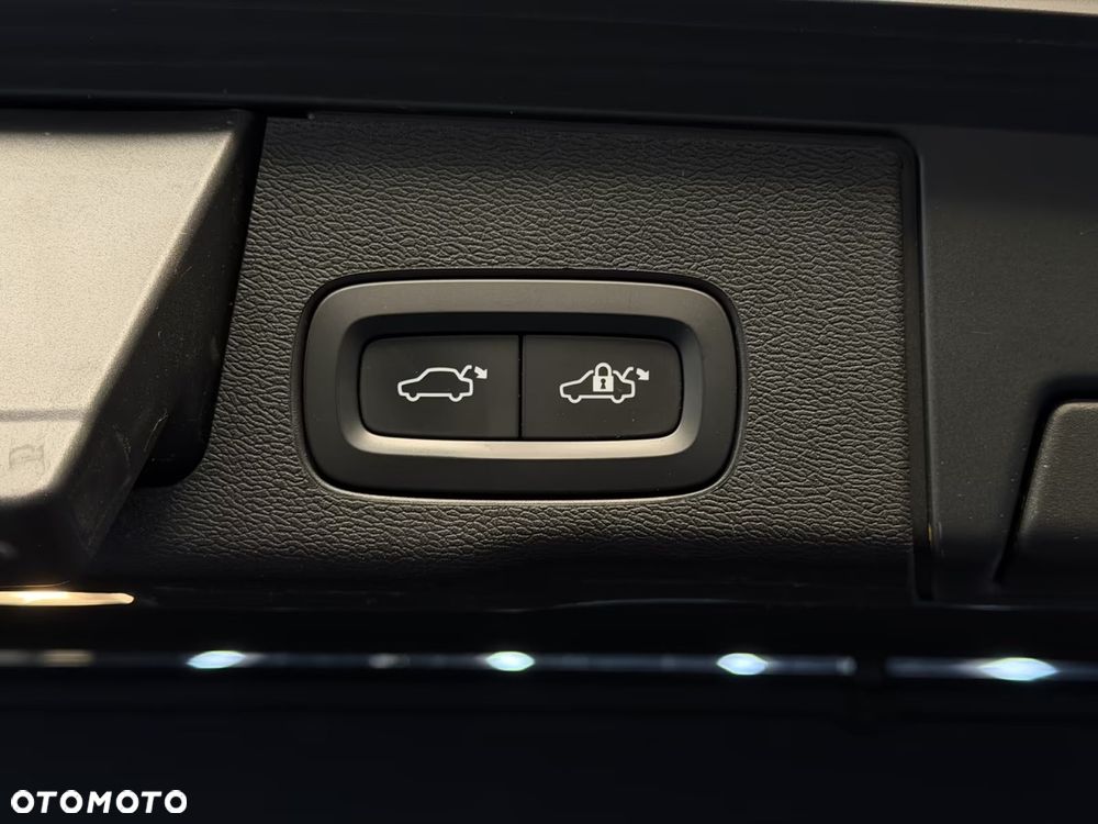 Volvo XC 60 B4 D AWD Ultimate Dark - 25