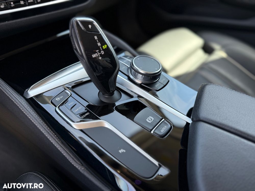 BMW Seria 5 520d Aut. Luxury Line - 8