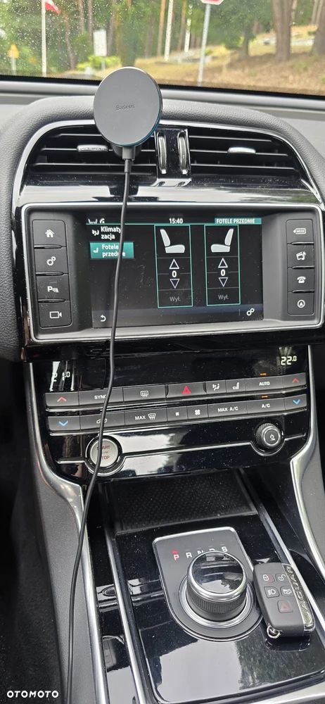 Jaguar XE 2.0 D AWD Prestige - 13