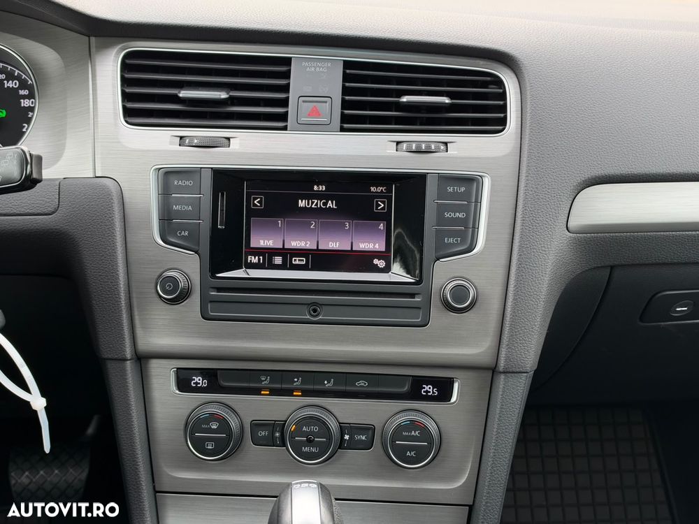 Volkswagen Golf - 24