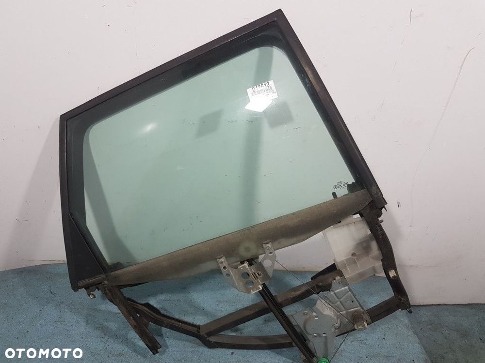 AUDI A4 B5 AVANT PODNOŚNIK SZYBY TYŁ PRAWY - 1