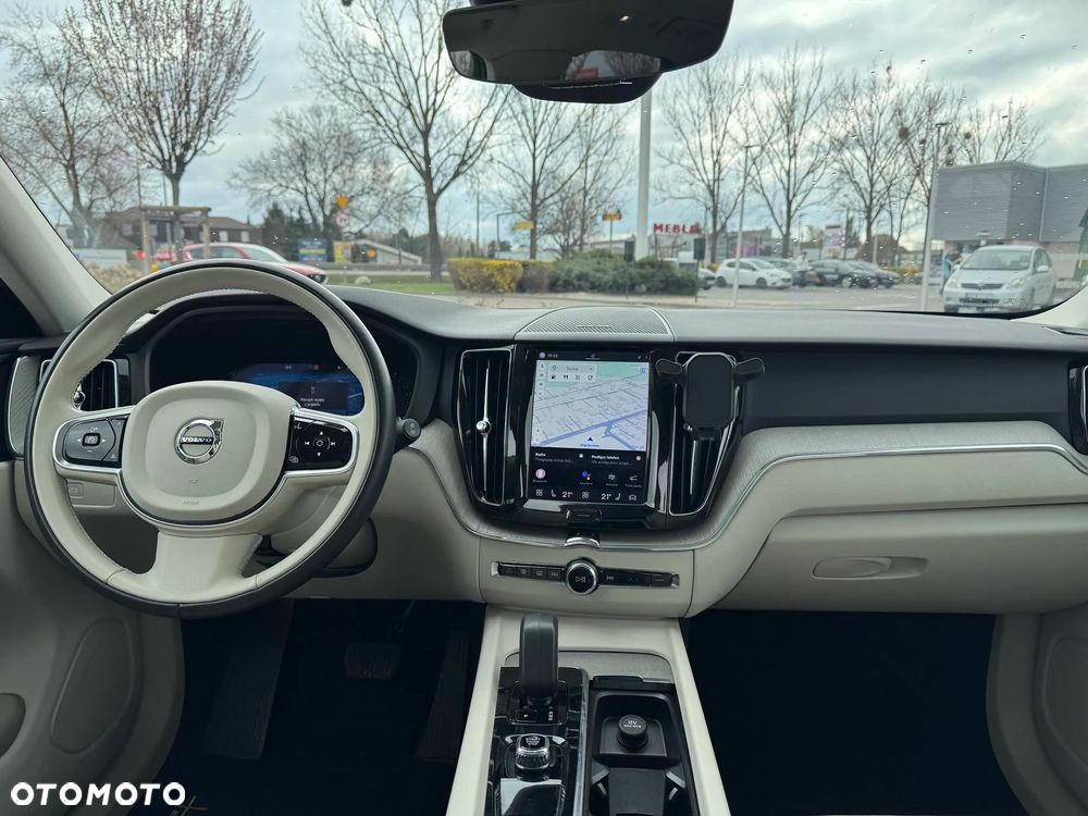 Volvo XC 60 B5 D AWD Plus Dark - 17