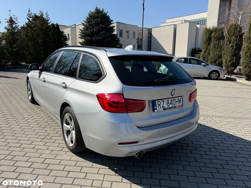 BMW Seria 3 318i Advantage - 12