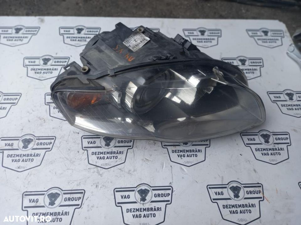 Far dreapta Audi A4 B7 cu xenon 8E0941004AM clema rupta - 1