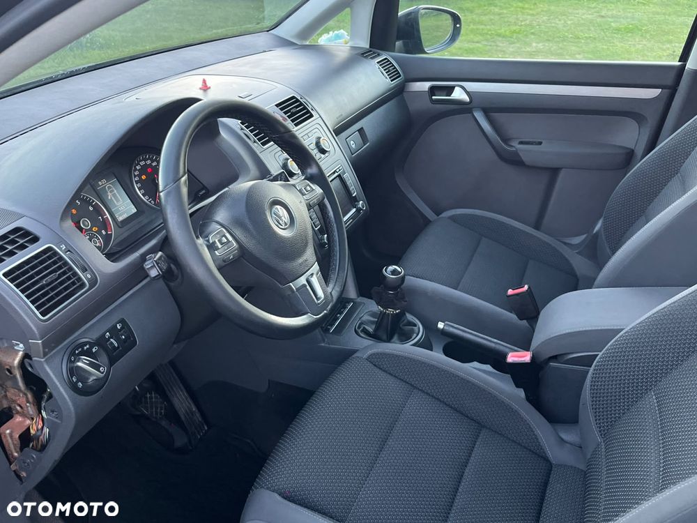 Volkswagen Touran - 16