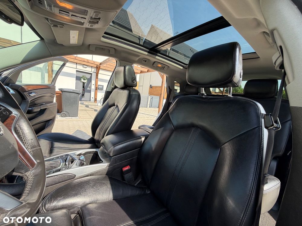 Cadillac SRX - 16