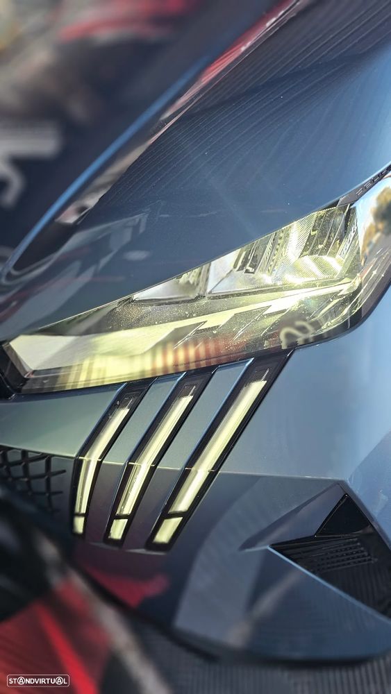 Peugeot 5008 1.2 Hybrid Allure e-DCS6 - 36