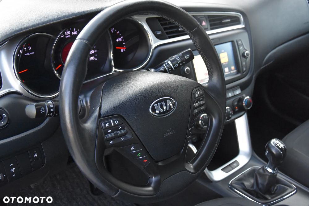 Kia Ceed 1.4 CVVT Dream-Team Edition - 30