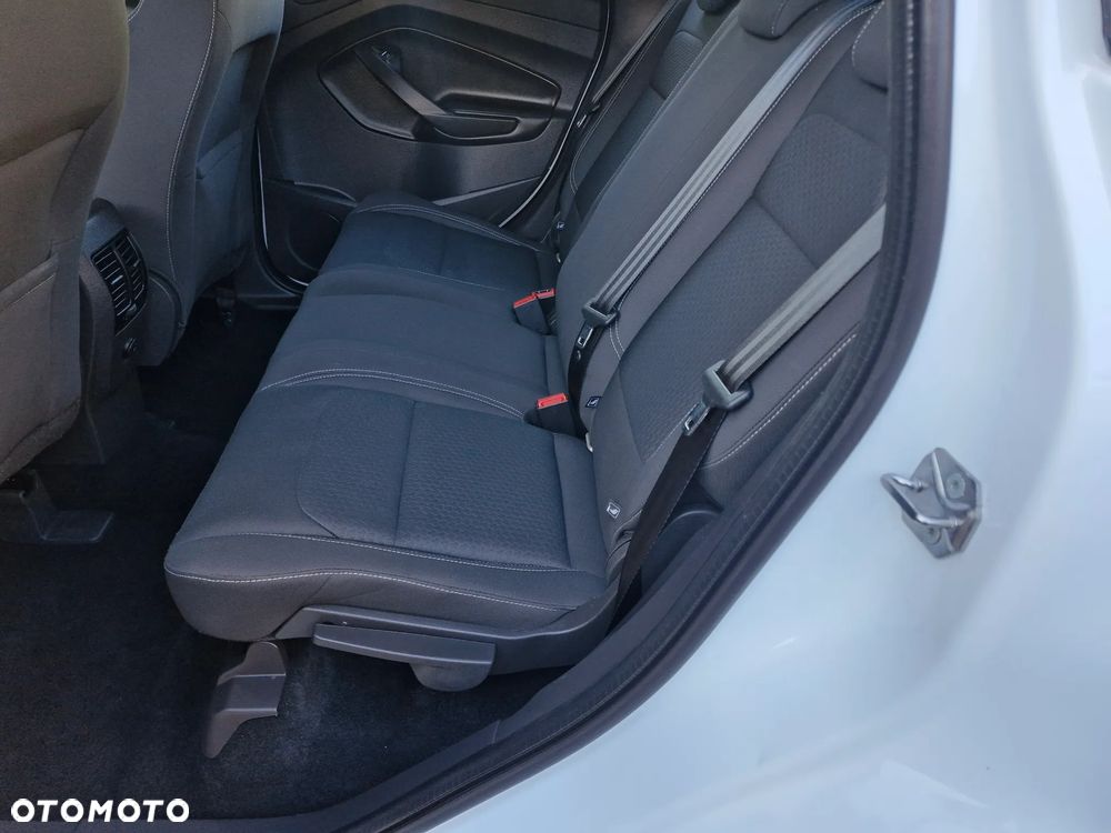 Ford Kuga - 37