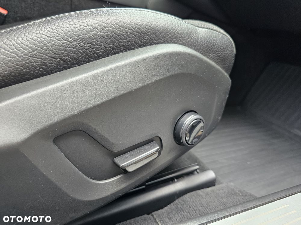 Volvo V90 D4 AWD Geartronic Momentum - 36