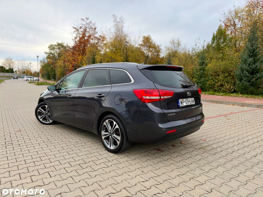 Kia Ceed 1.6 CRDi 136 ISG Platinum Edition - 4