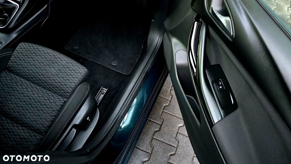 Opel Astra 1.6 Turbo Start/Stop Dynamic - 25