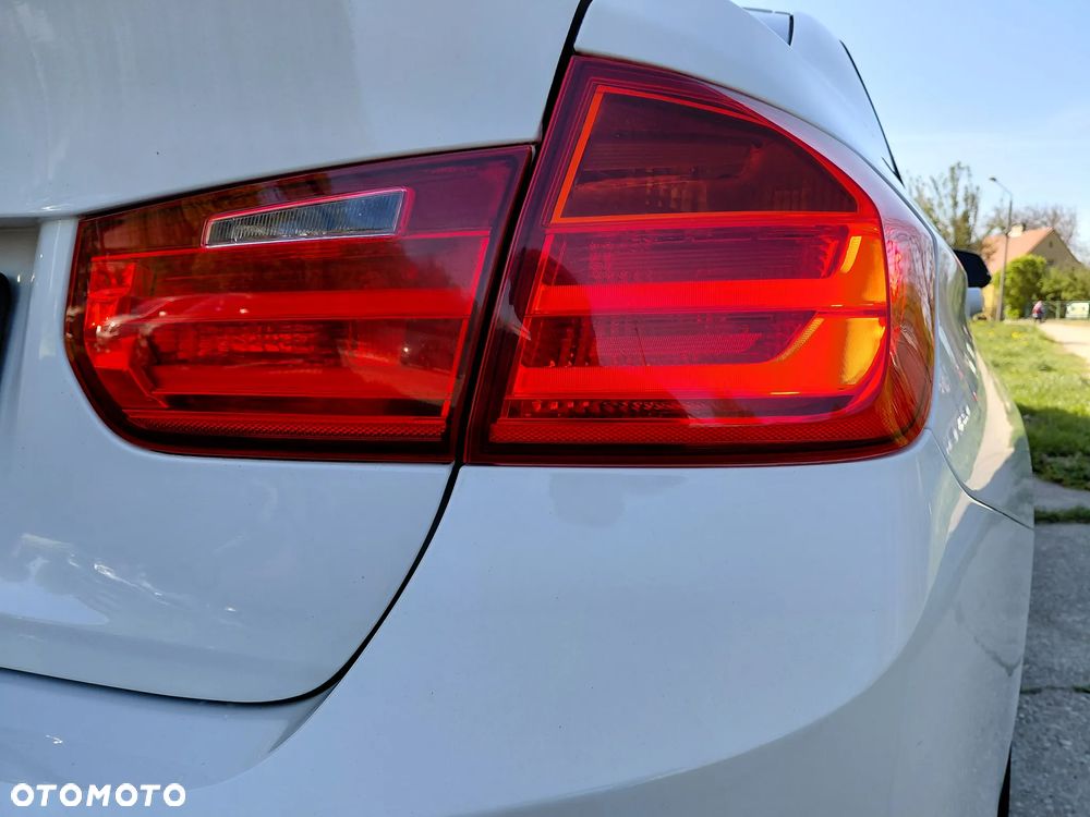 BMW Seria 3 320i Sport Line - 25
