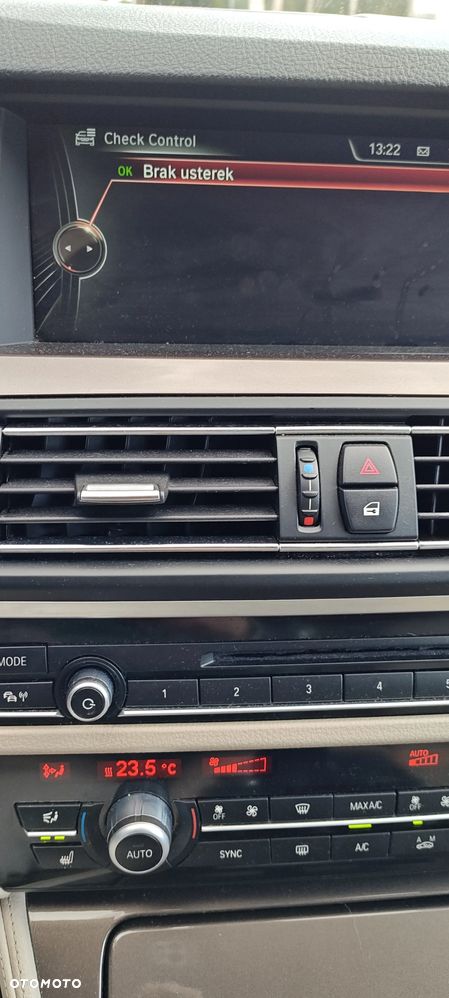 BMW Seria 5 525d Sport-Aut Modern Line - 32