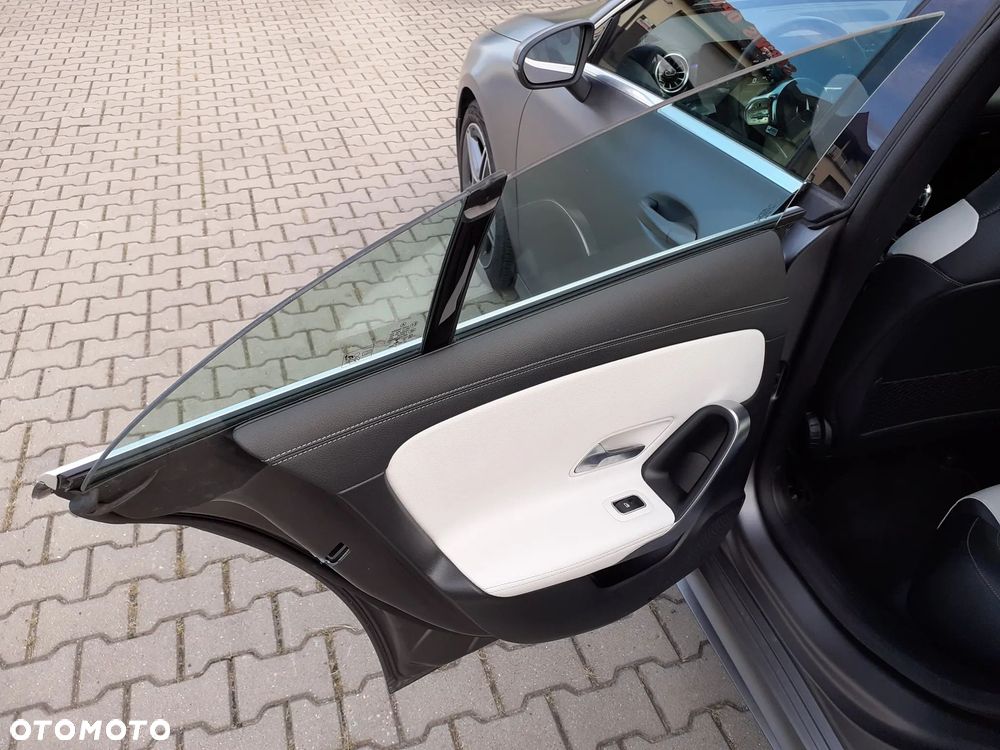 Mercedes-Benz CLA 180 AMG Line - 19