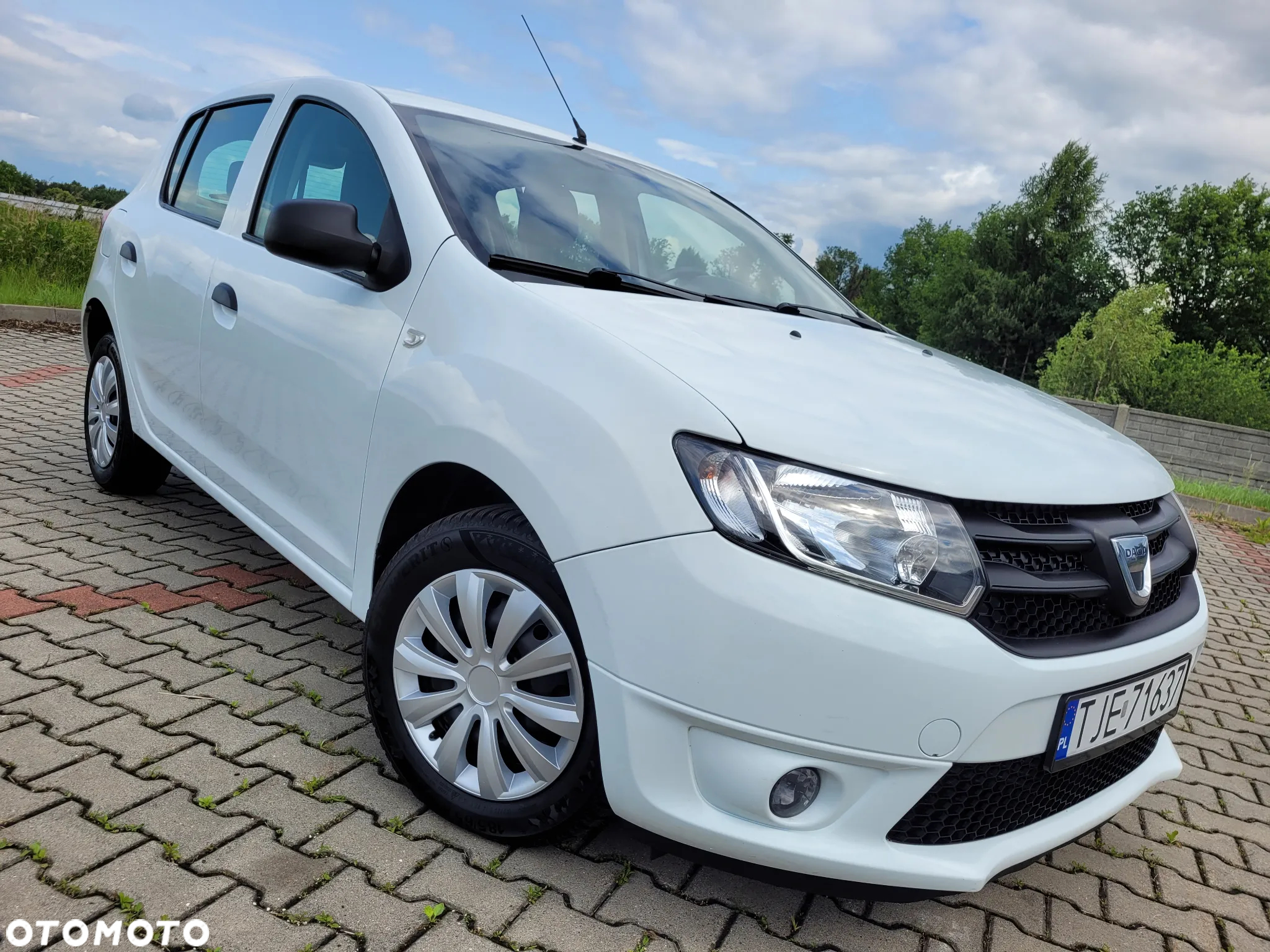 Dacia Sandero 1.2 16V 75 Laureate - 2