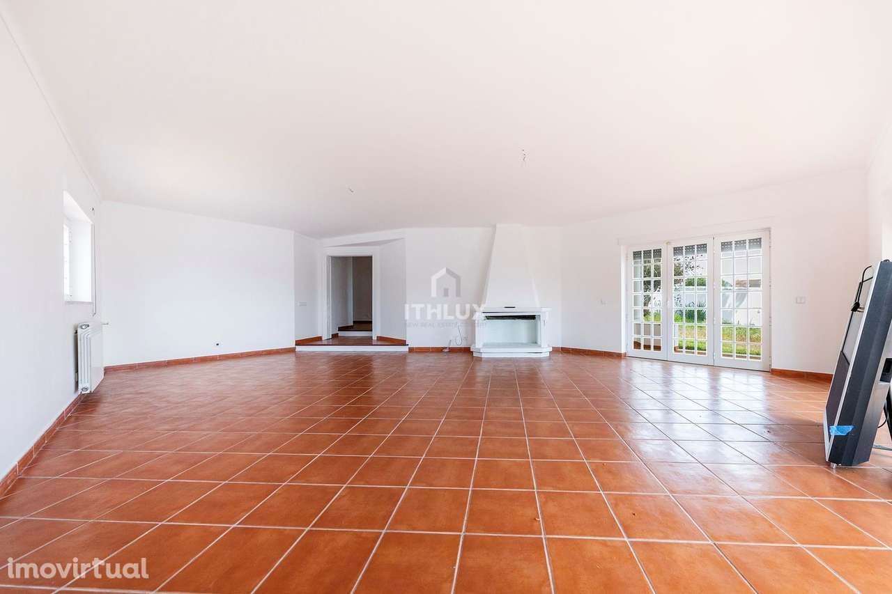 Moradia com piscina, jardim e garagem multifuncional - Grande imagem: 4/26