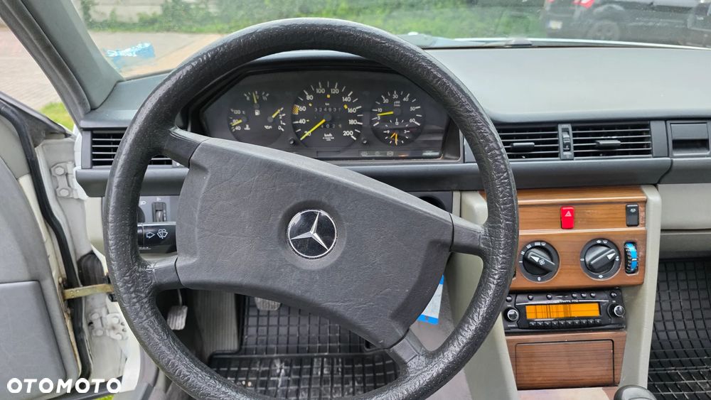 Mercedes-Benz W124 (1984-1993) - 26