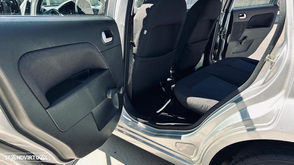 Ford Fiesta 1.25 Zetec - 11