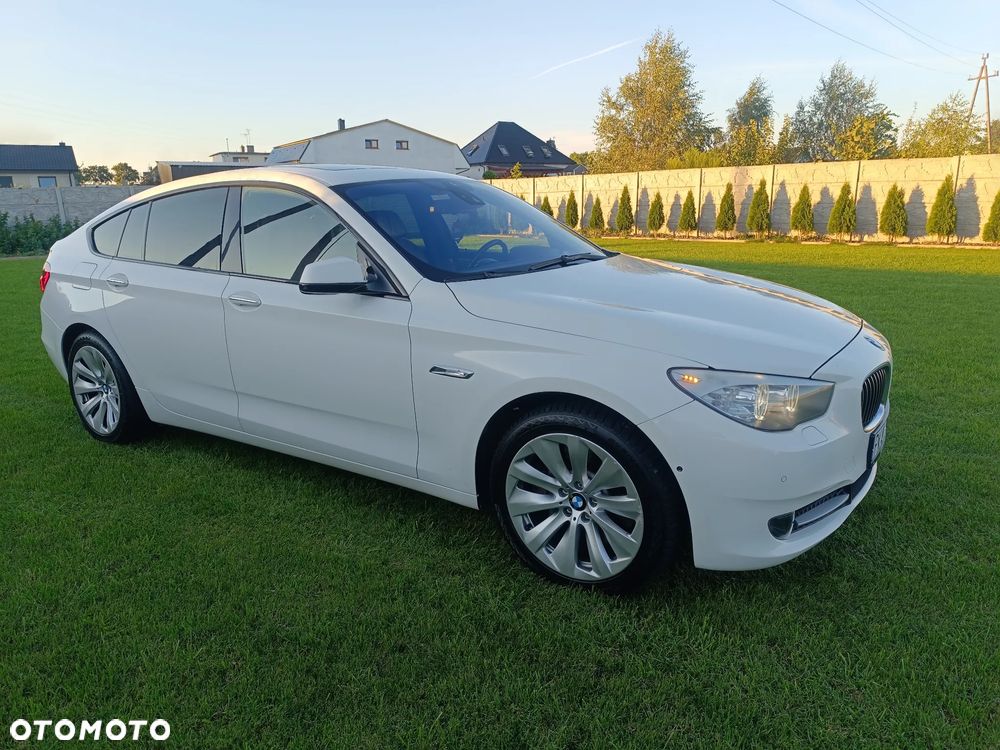 BMW Seria 5 550i - 4