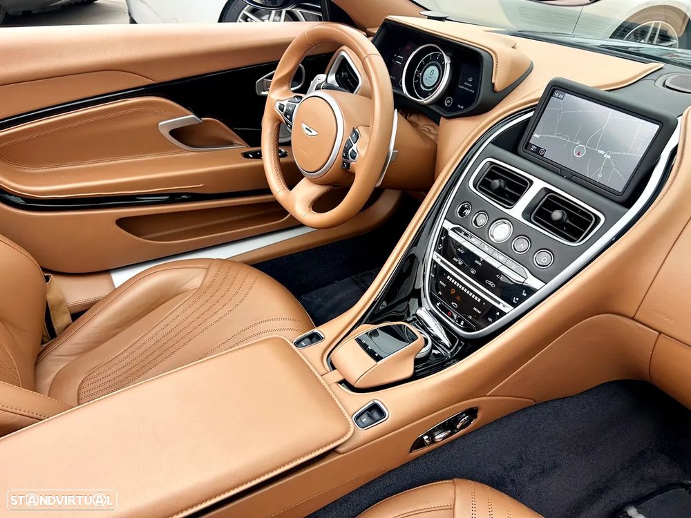 Aston Martin DB11 Coupé V8 Auto - 13