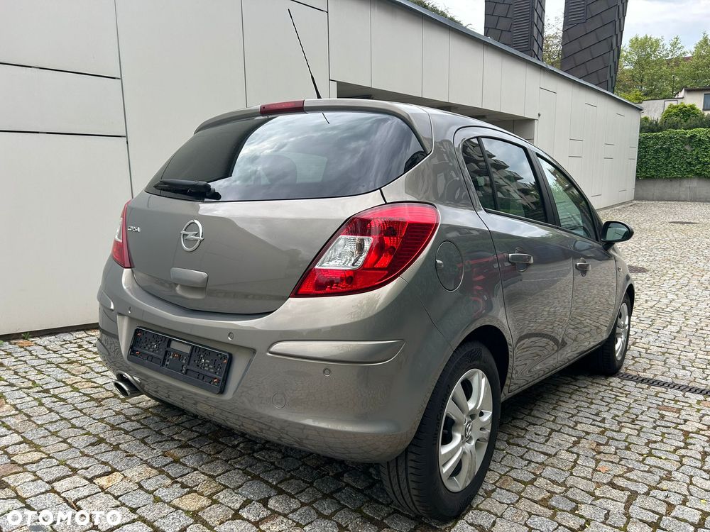 Opel Corsa 1.4 16V Cosmo - 7